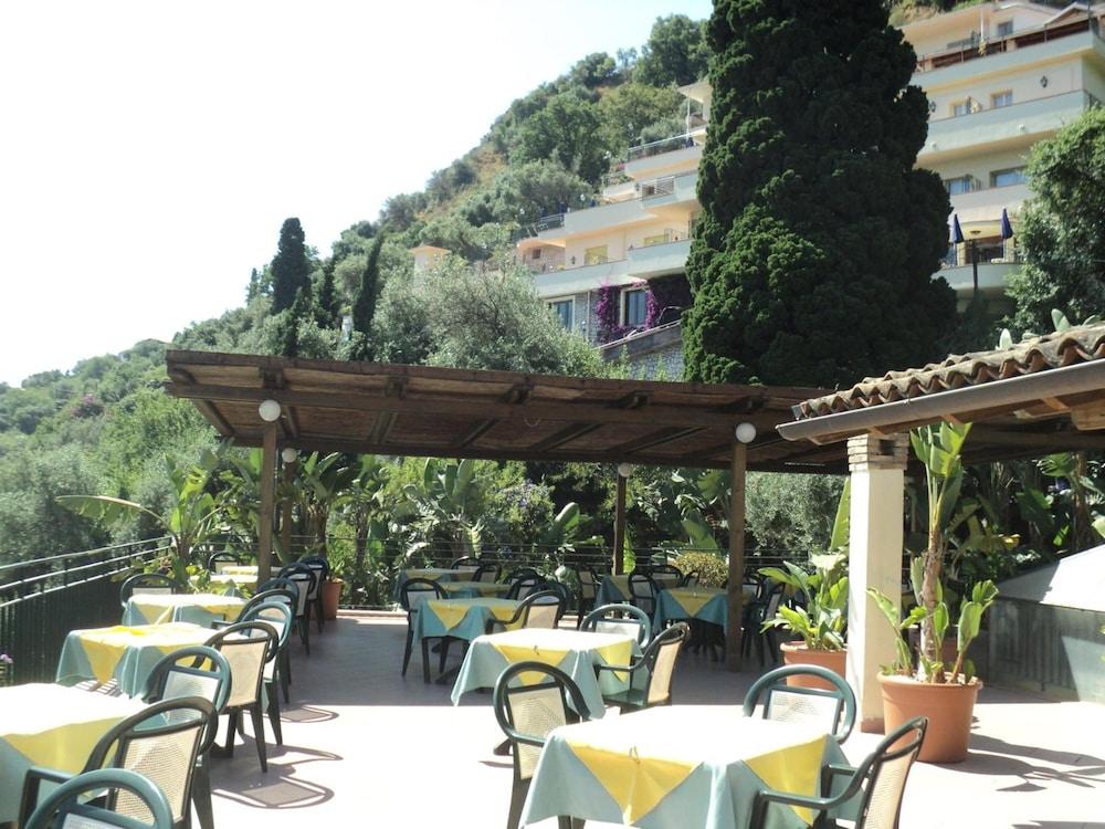Hotel Baia Delle Sirene ตาออร์มินา ภายนอก รูปภาพ