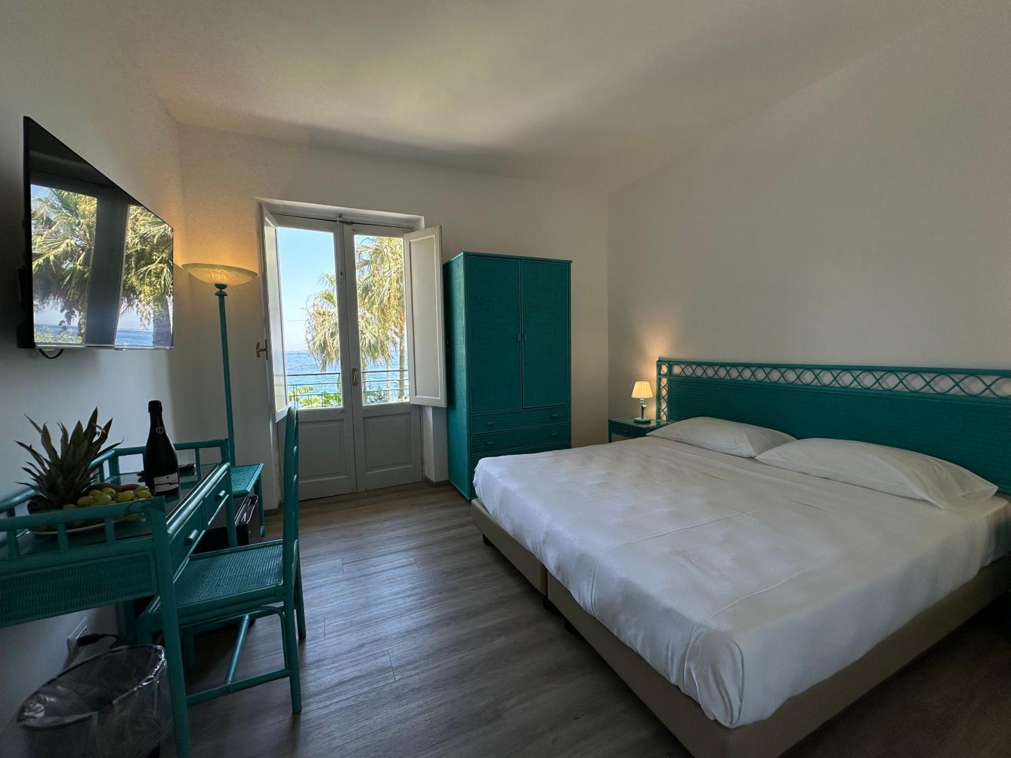 Hotel Baia Delle Sirene ตาออร์มินา ภายนอก รูปภาพ